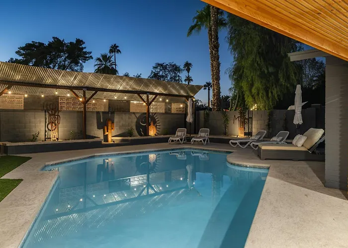 Modern Retreat With Pool Hot Tub Outdoor Kitchen * Scottsdale