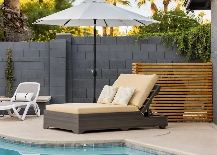 Modern Retreat With Pool Hot Tub Outdoor Kitchen Scottsdale