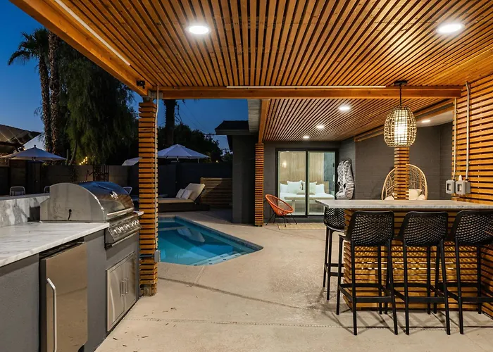 Modern Retreat With Pool Hot Tub Outdoor Kitchen Ferienhaus