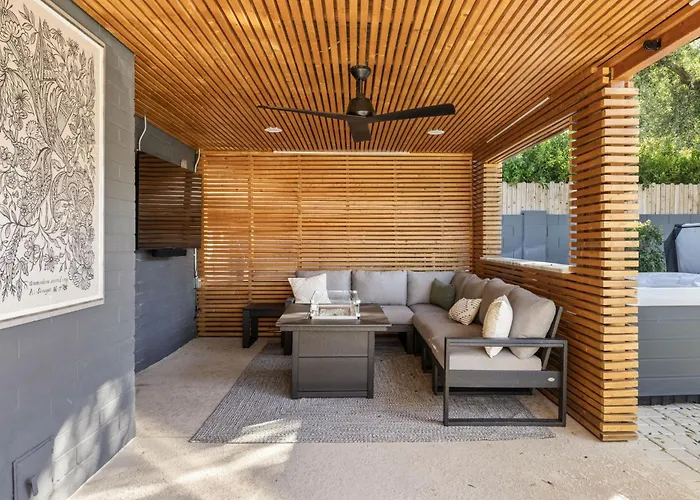 Ferienhaus Modern Retreat With Pool Hot Tub Outdoor Kitchen