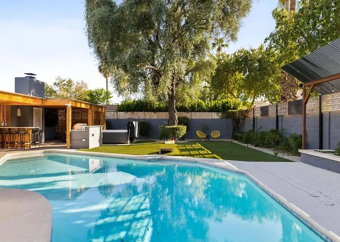 Modern Retreat With Pool Hot Tub Outdoor Kitchen * Scottsdale
